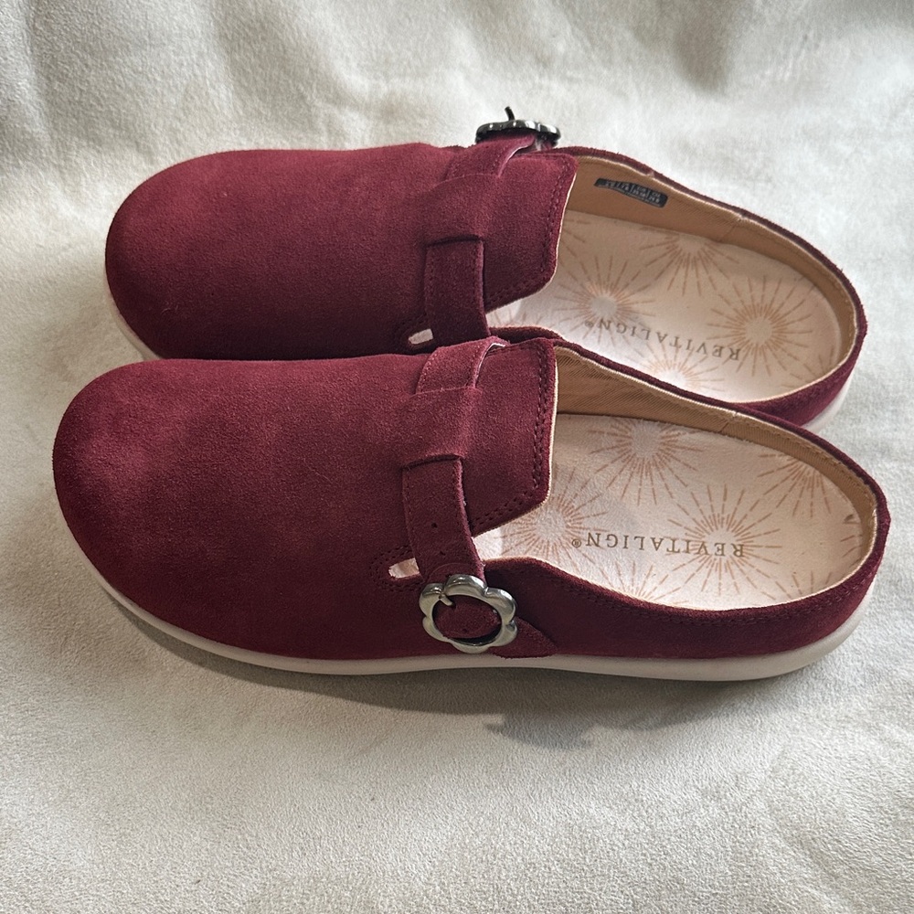 REVITALIGN Women’s Clogs Suede - Picture 6 of 11